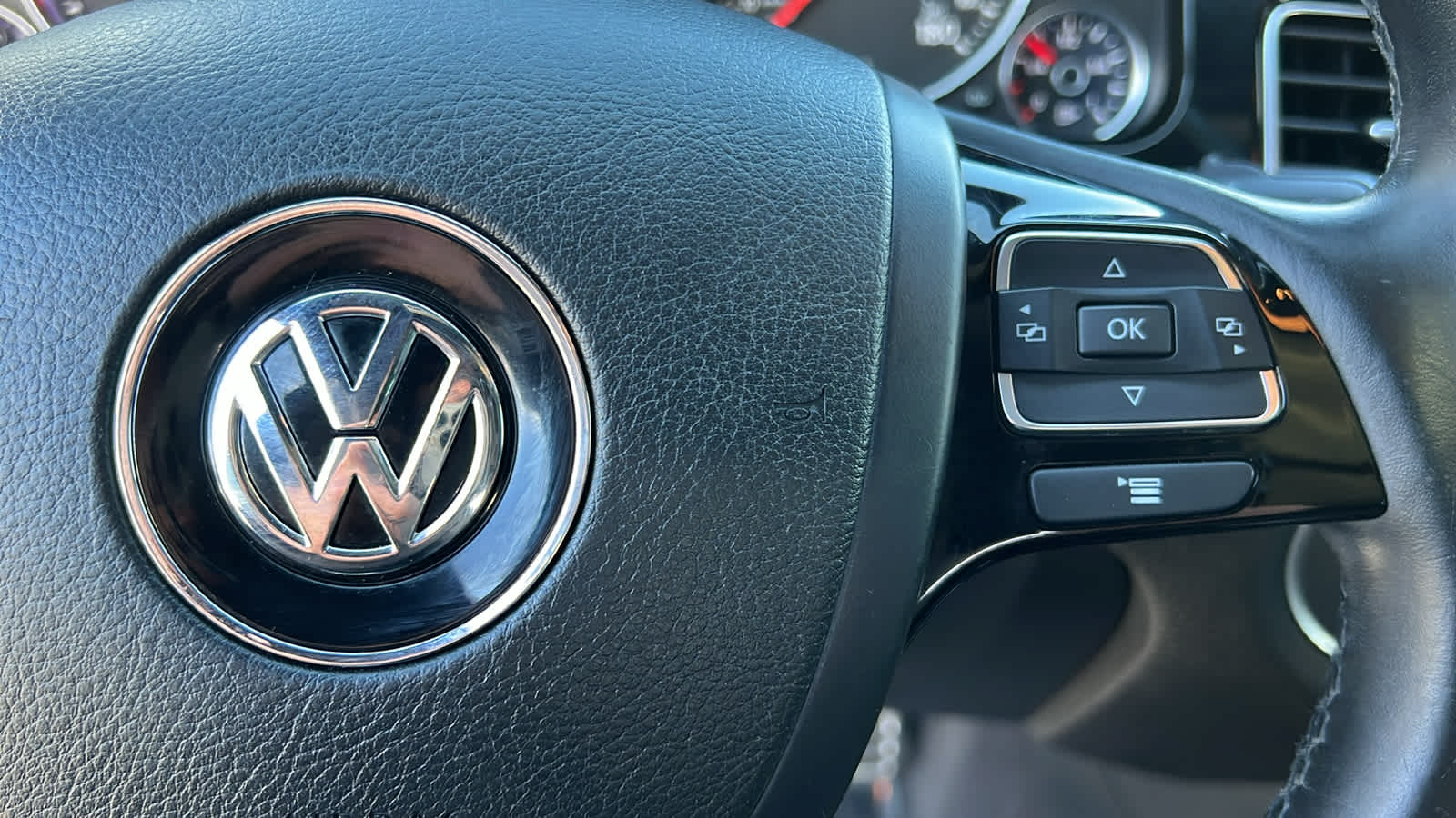 Thumbnail: 2014 Volkswagen Touareg - 20