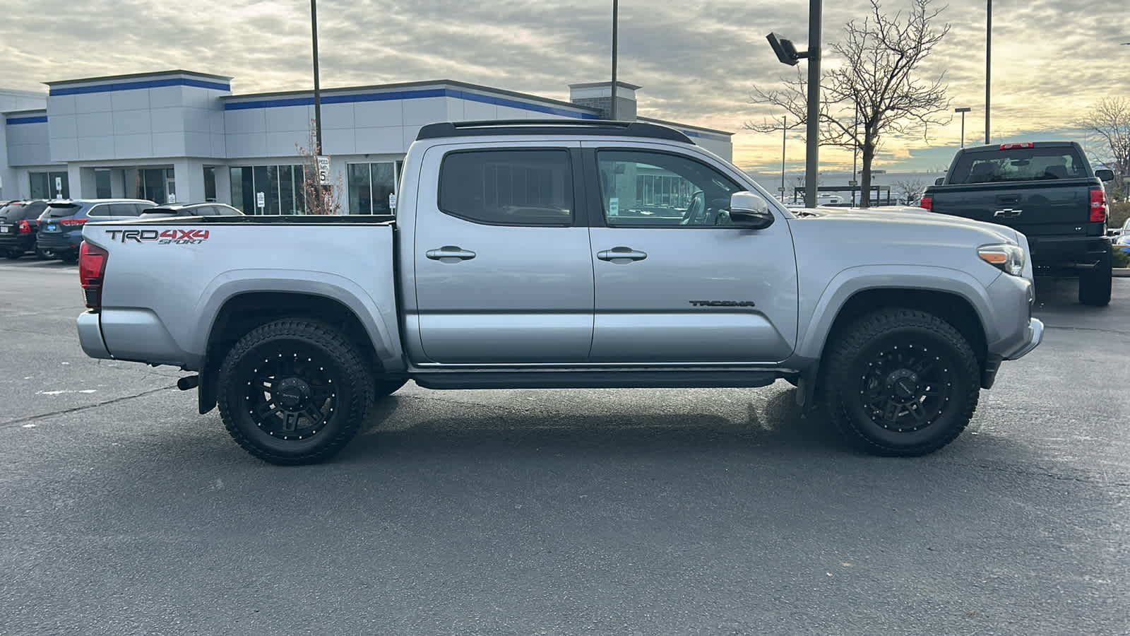 Thumbnail: 2018 Toyota Tacoma - 4