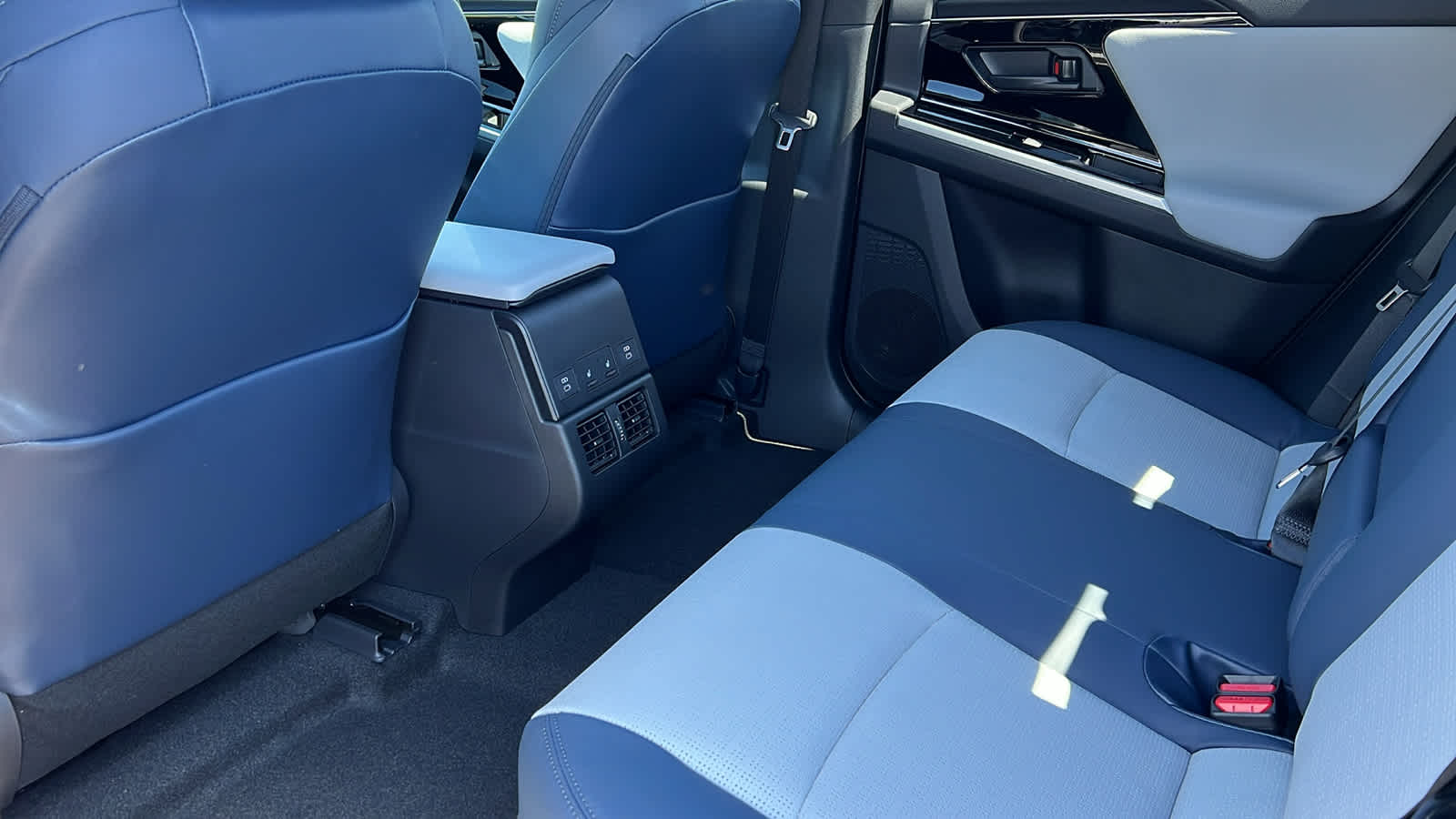 2025 Subaru Solterra Limited 24