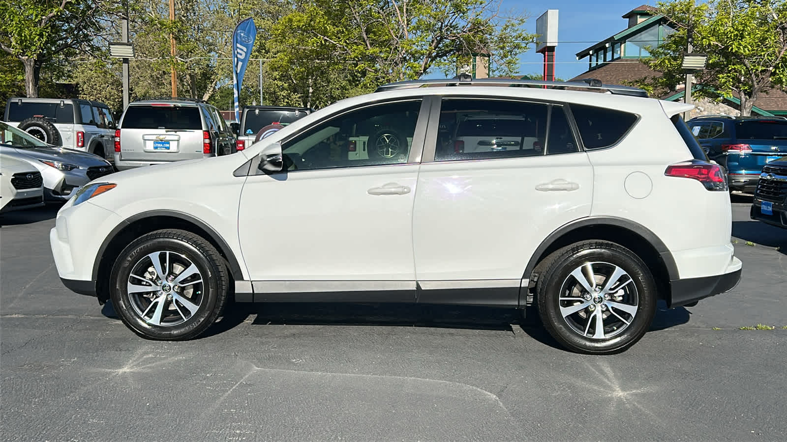 Thumbnail: 2017 Toyota RAV4 - 7