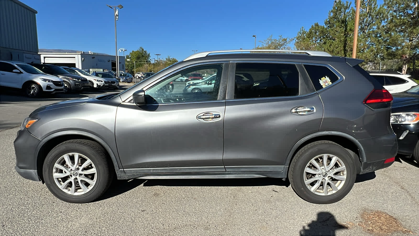 Thumbnail: 2017 Nissan Rogue - 20