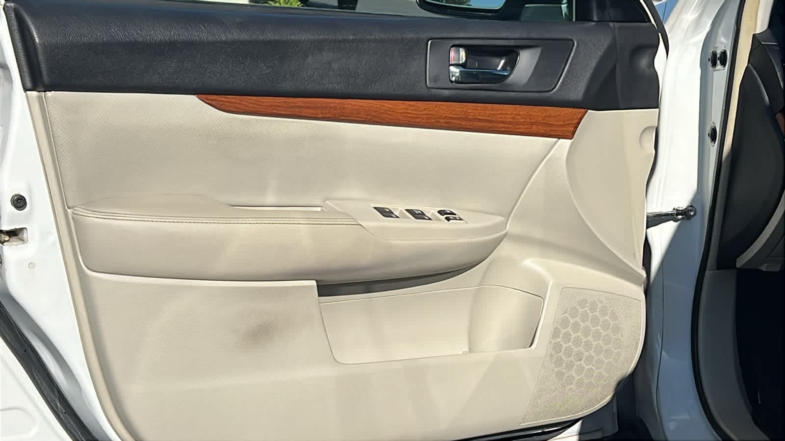 2014 Subaru Outback 2.5i Limited 23