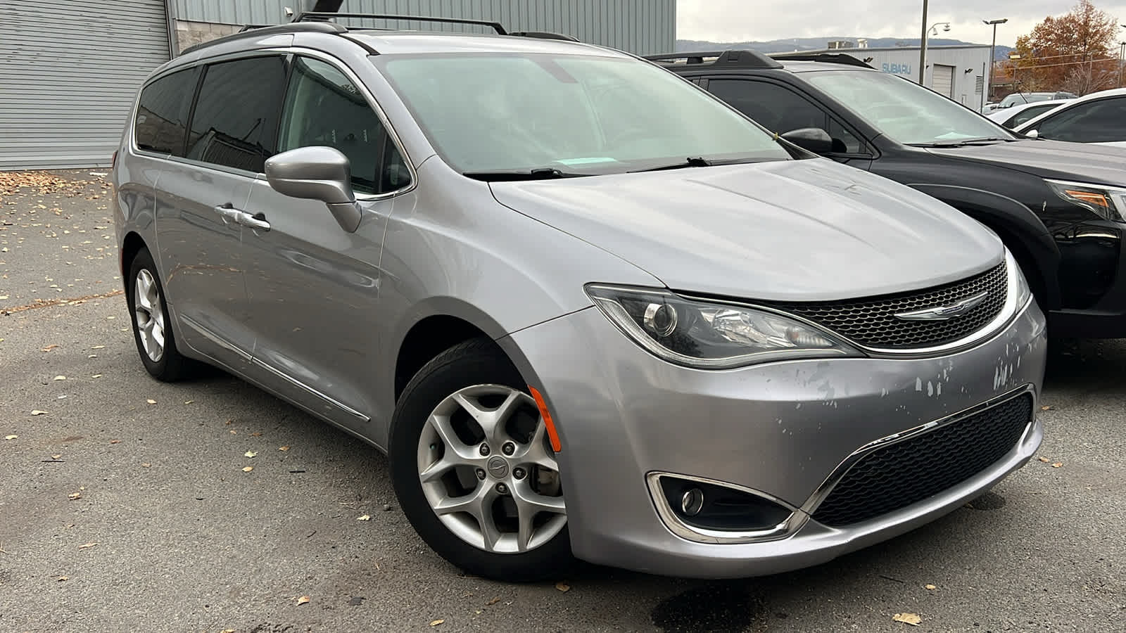 2017 Chrysler Pacifica Touring L photo 3