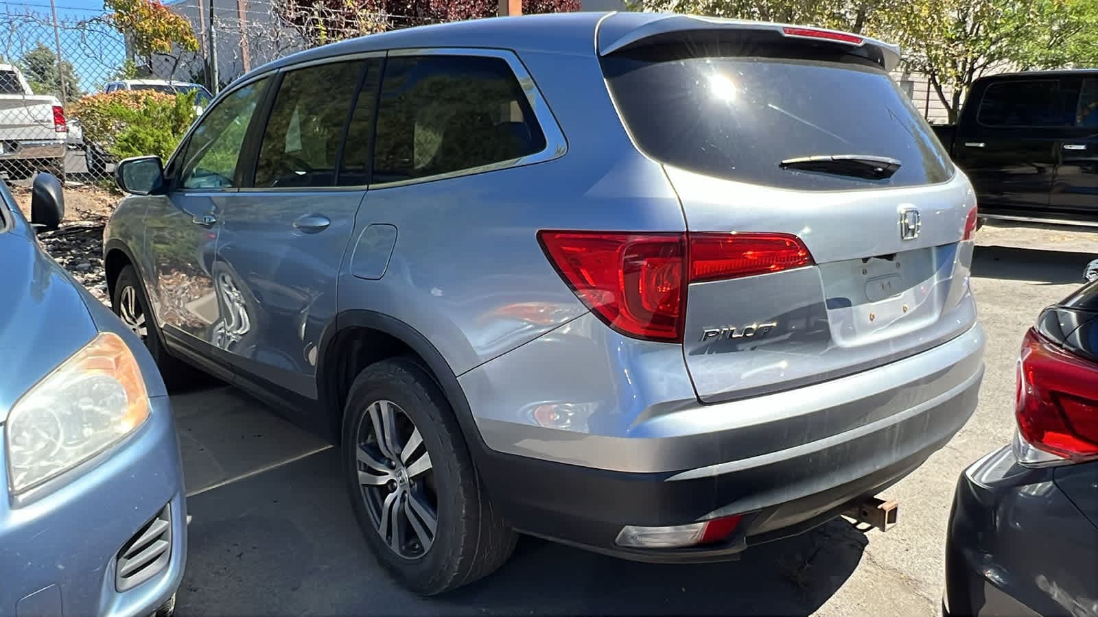 Thumbnail: 2017 Honda Pilot - 9
