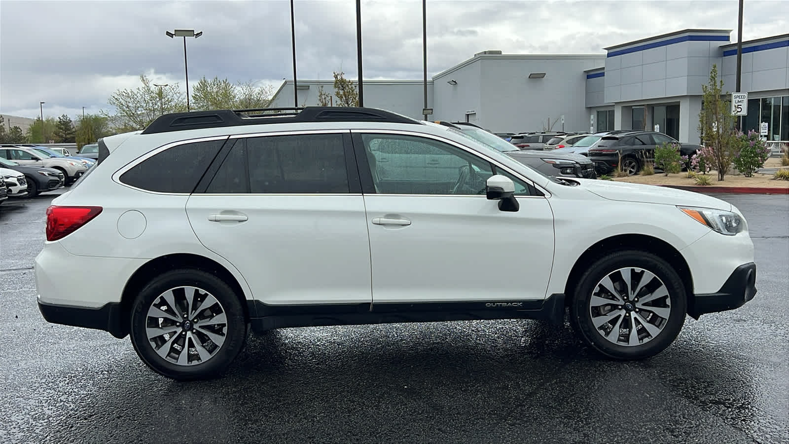 Thumbnail: 2016 Subaru Outback - 4