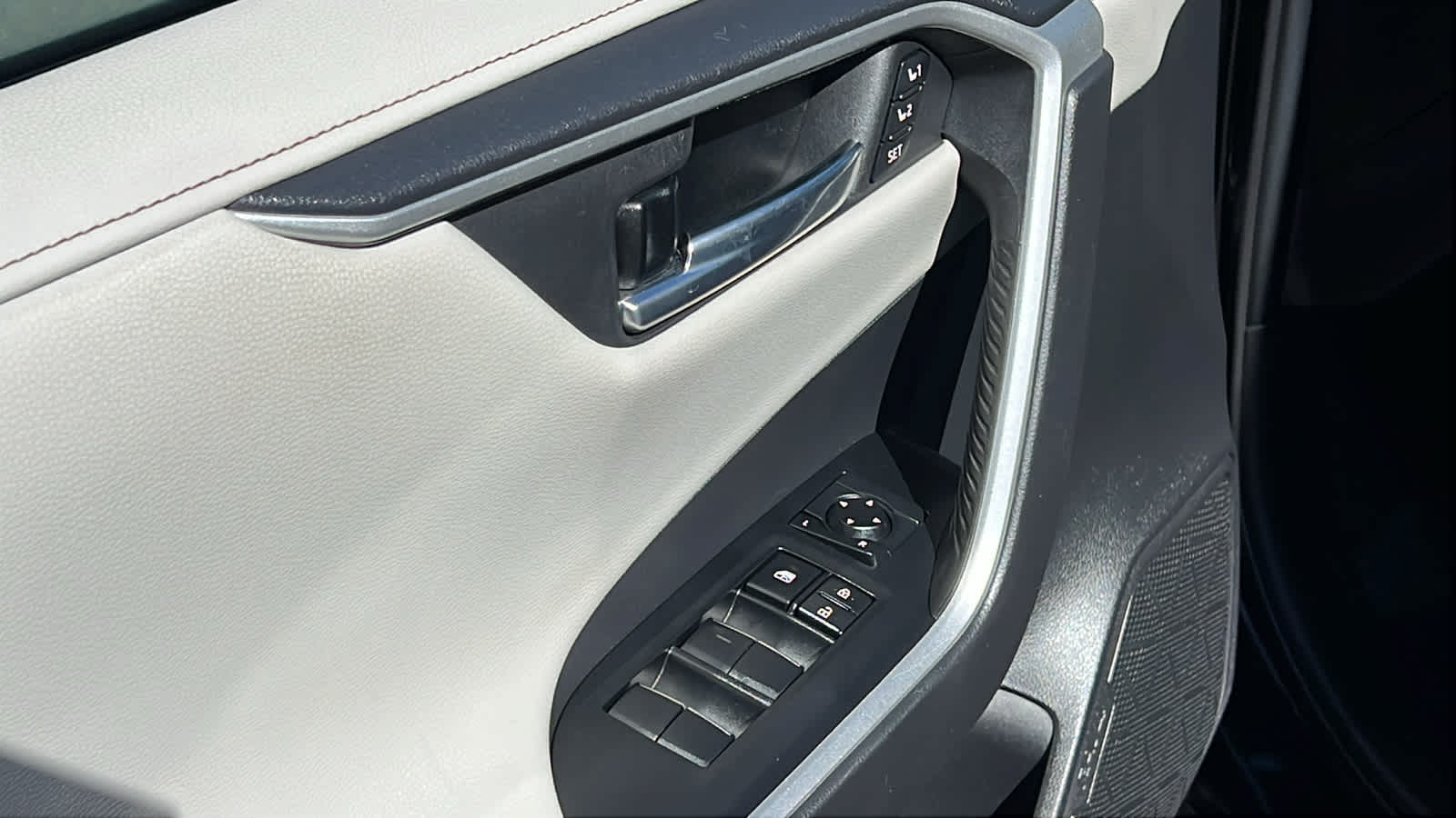 Thumbnail: 2021 Toyota RAV4 - 22