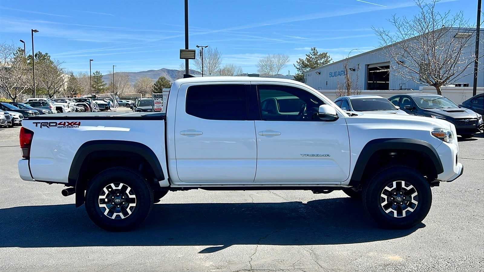 Thumbnail: 2019 Toyota Tacoma - 4