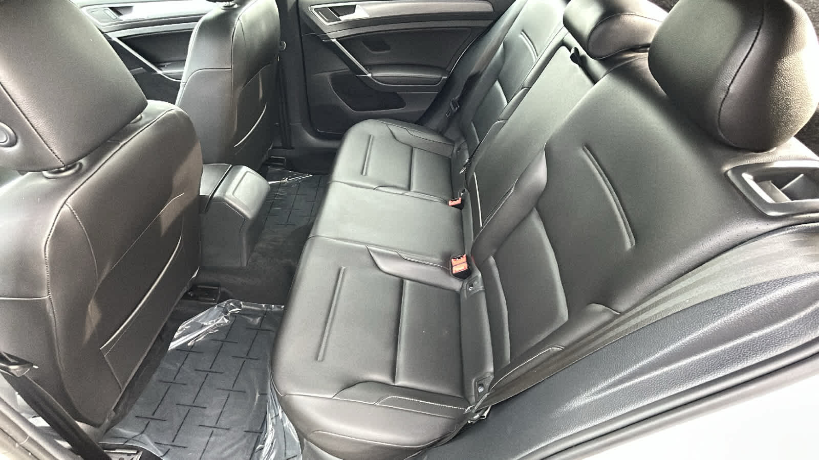 Thumbnail: 2020 Volkswagen Golf - 24