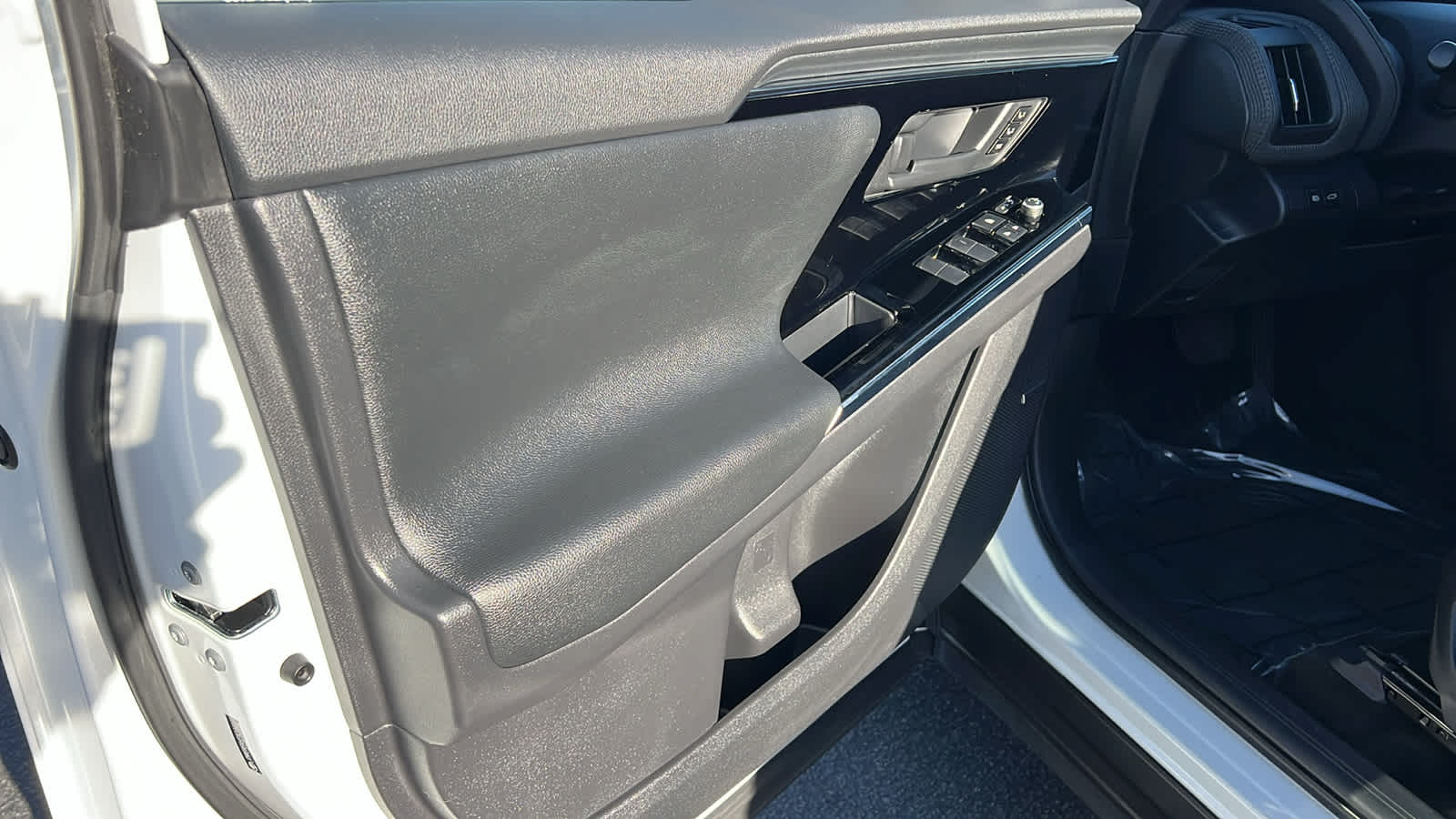 Thumbnail: 2023 Subaru Solterra - 23