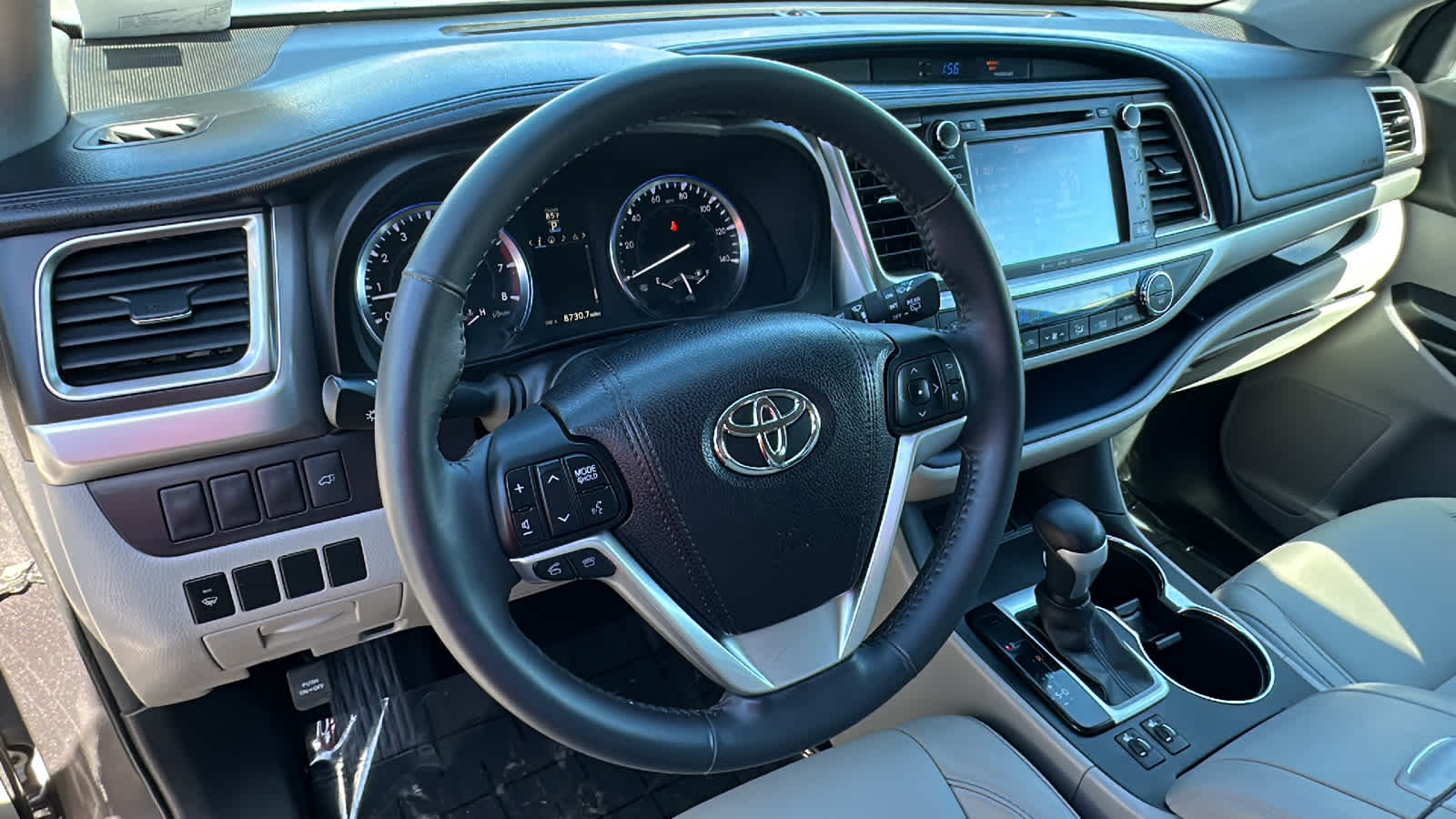 Used 2016 Toyota Highlander XLE with VIN 5TDKKRFHXGS137913 for sale in Reno, NV