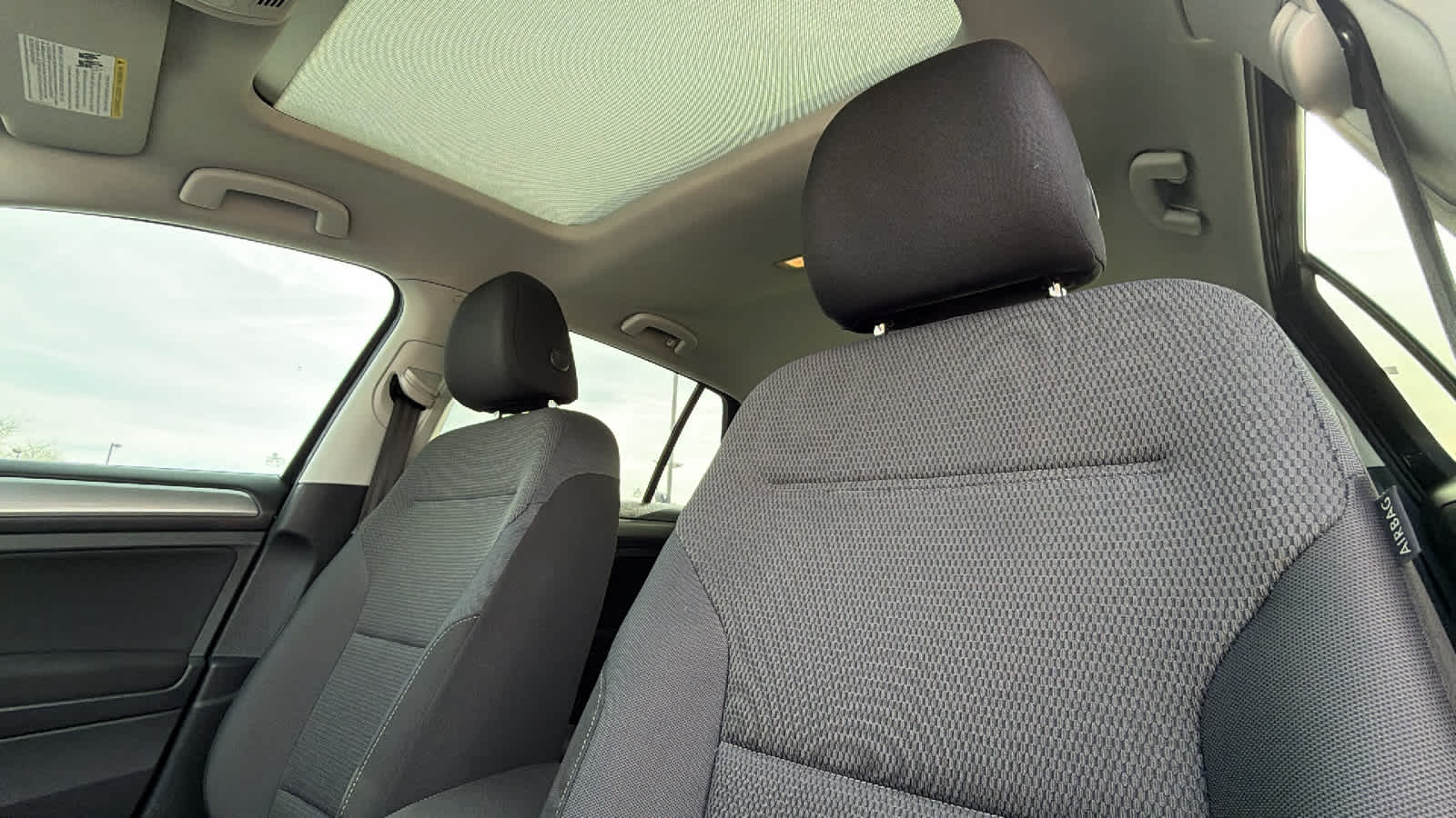 Thumbnail: 2016 Volkswagen Golf - 11