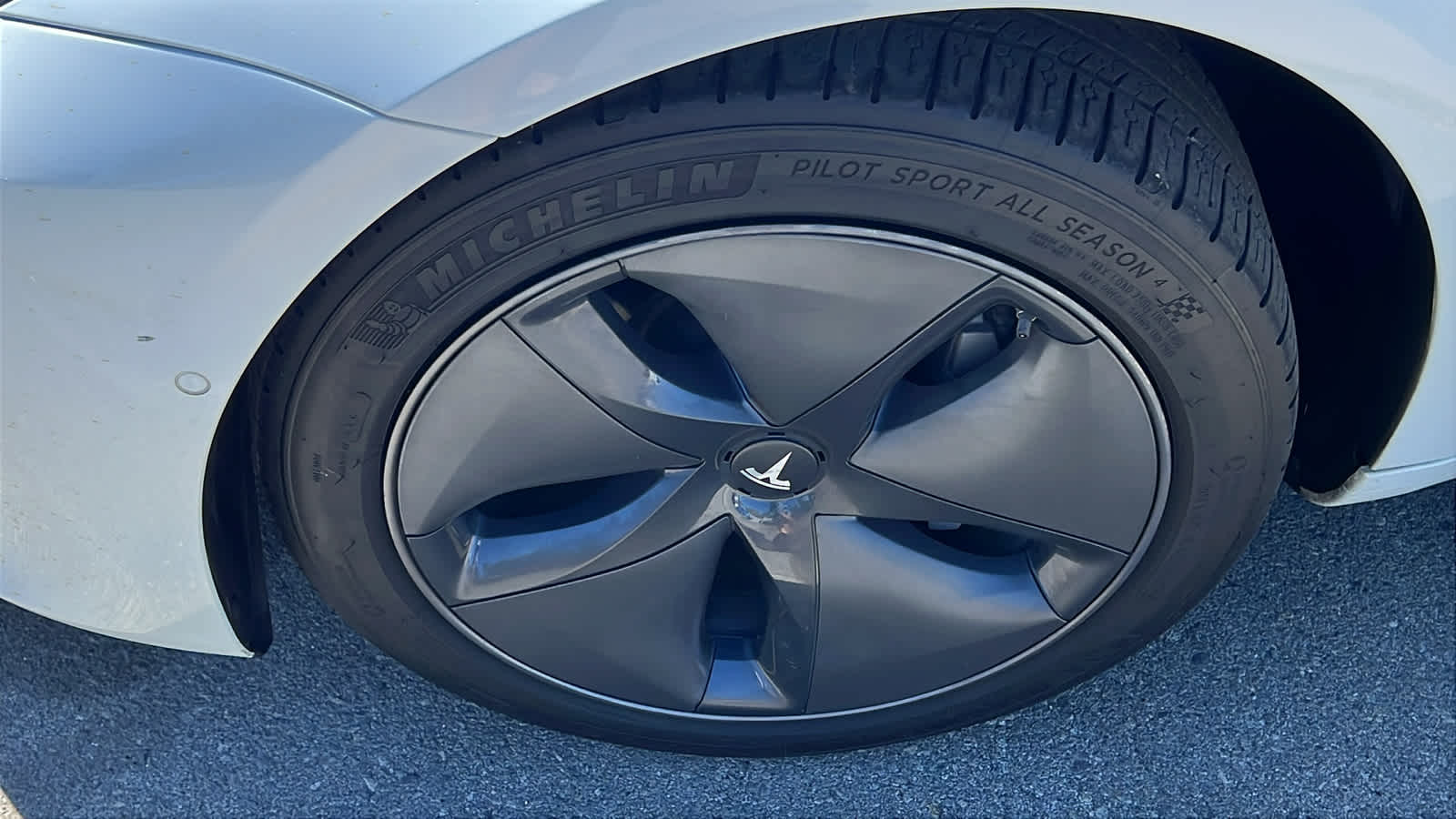 2018 Tesla Model 3 Long Range photo 4
