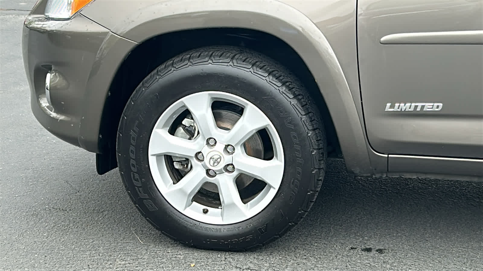 Thumbnail: 2011 Toyota RAV4 - 9