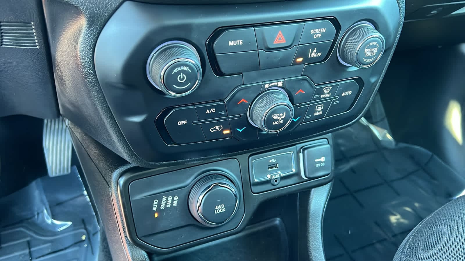 Thumbnail: 2021 Jeep Renegade - 14