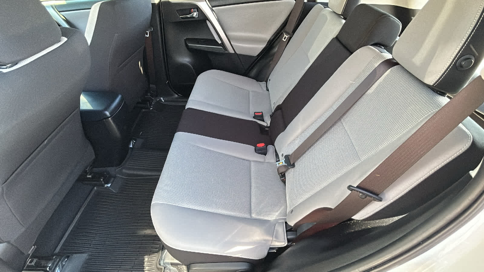 Thumbnail: 2017 Toyota RAV4 - 23