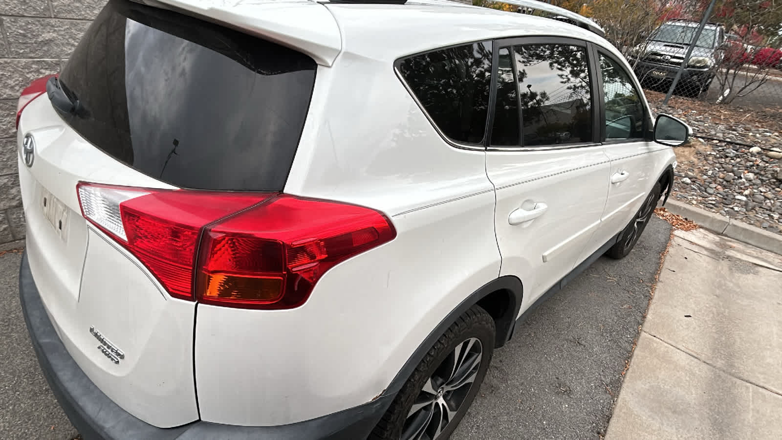 Thumbnail: 2015 Toyota RAV4 - 15