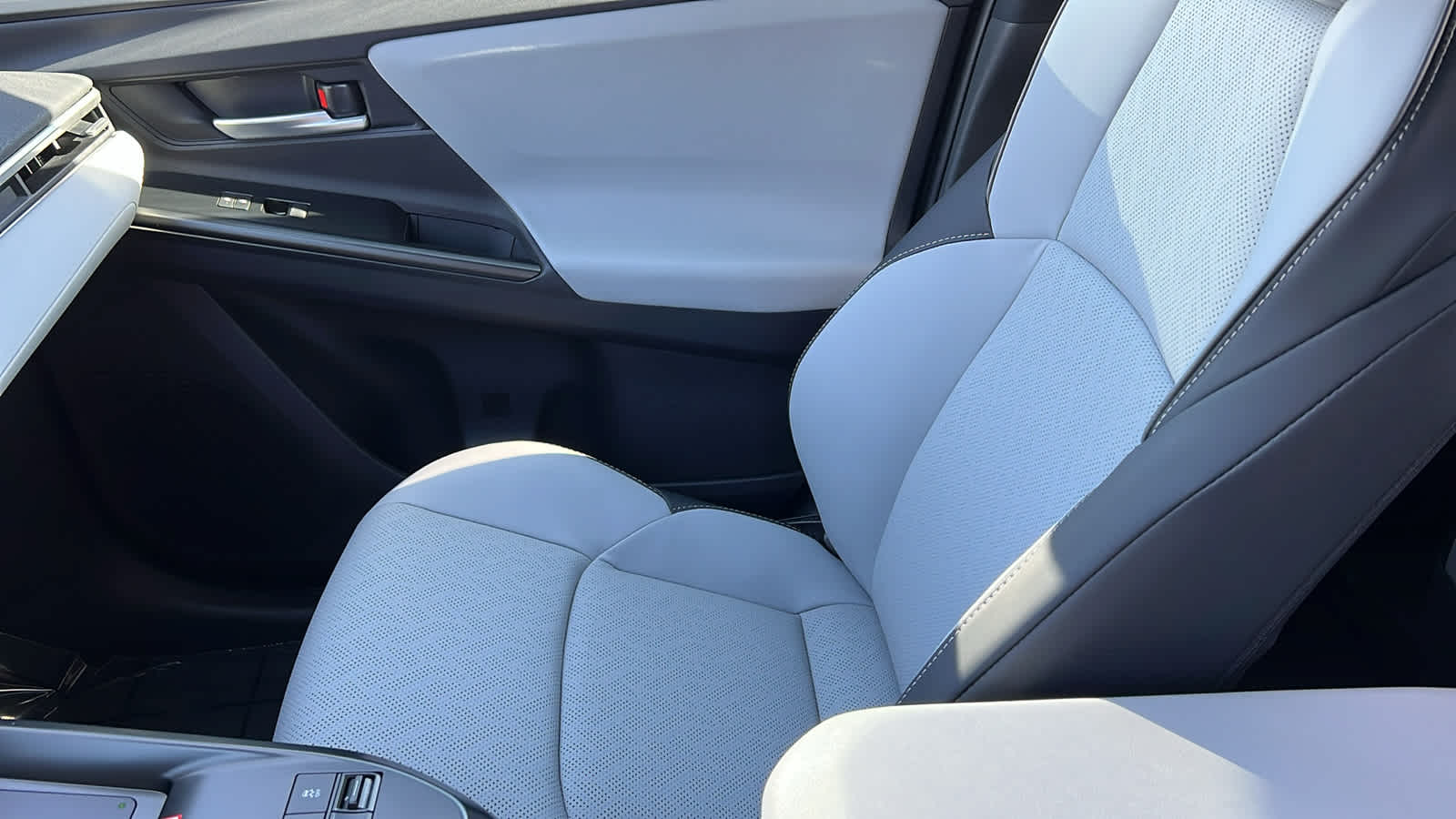 Thumbnail: 2026 Subaru Solterra - 12