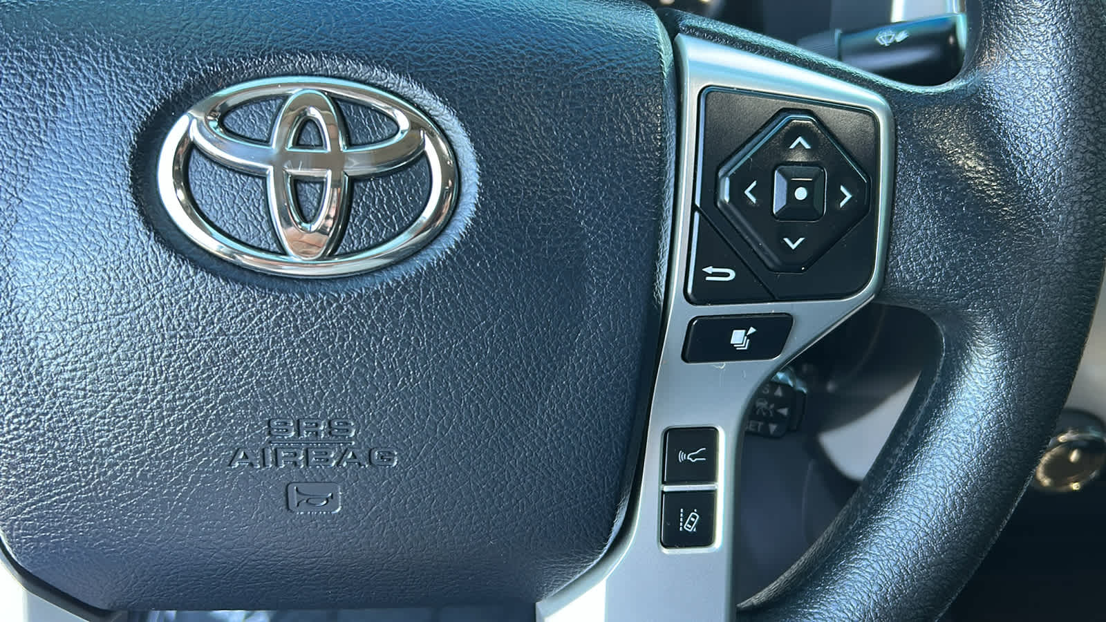 Thumbnail: 2018 Toyota Tundra - 19