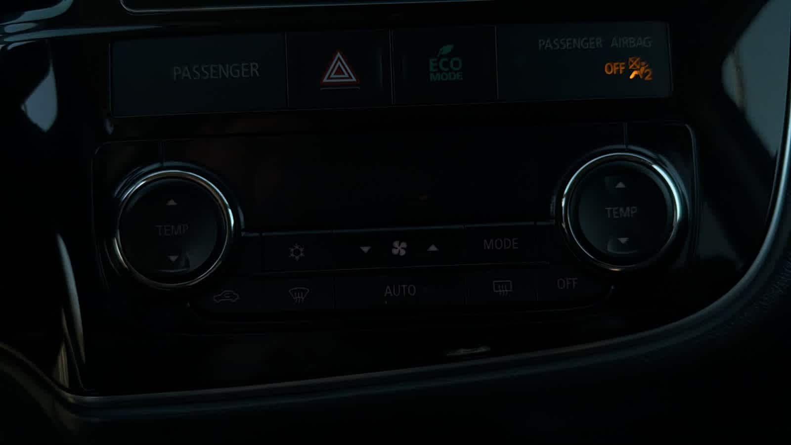 Thumbnail: 2018 Mitsubishi Outlander - 14