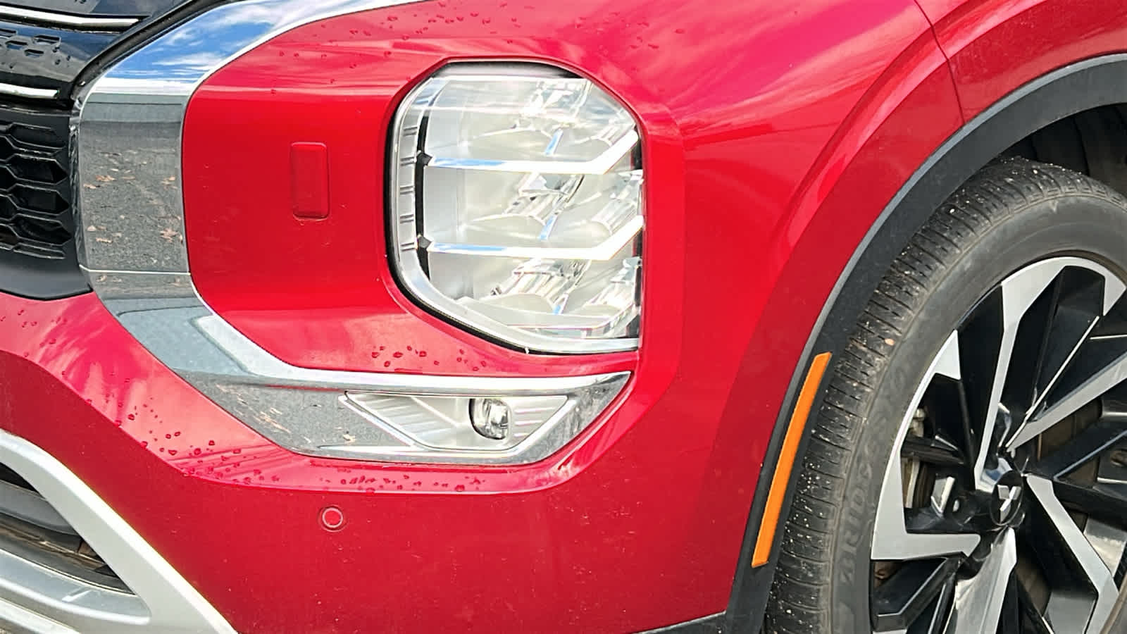 2024 Mitsubishi Outlander SE photo 3