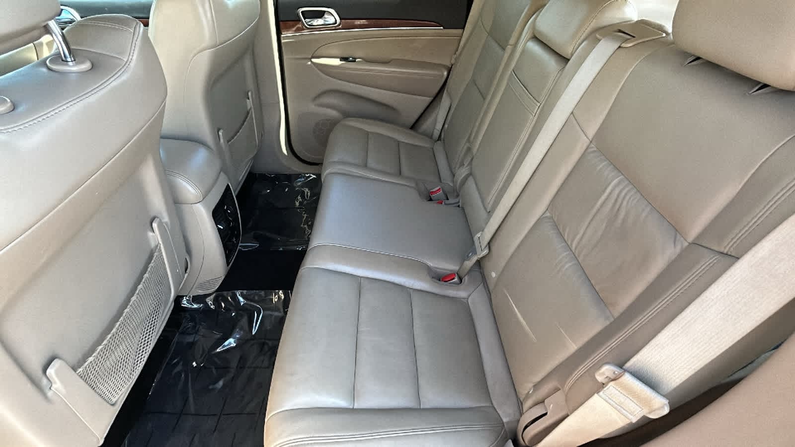 Thumbnail: 2011 Jeep Grand Cherokee - 24