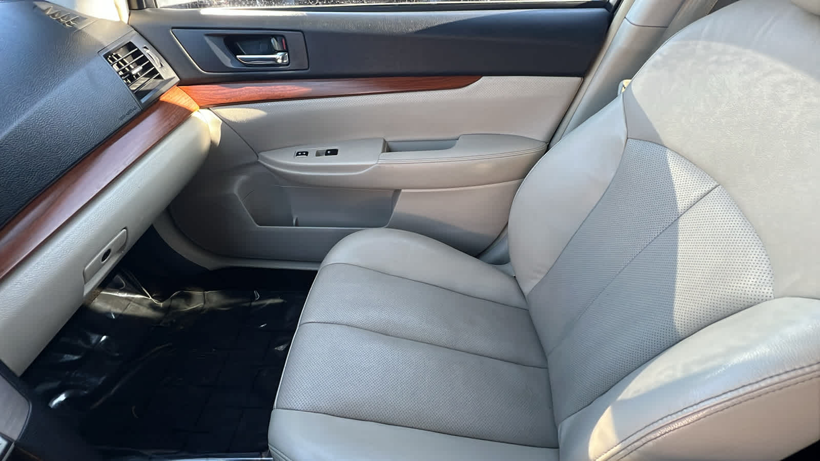 2014 Subaru Outback 2.5i Limited 12