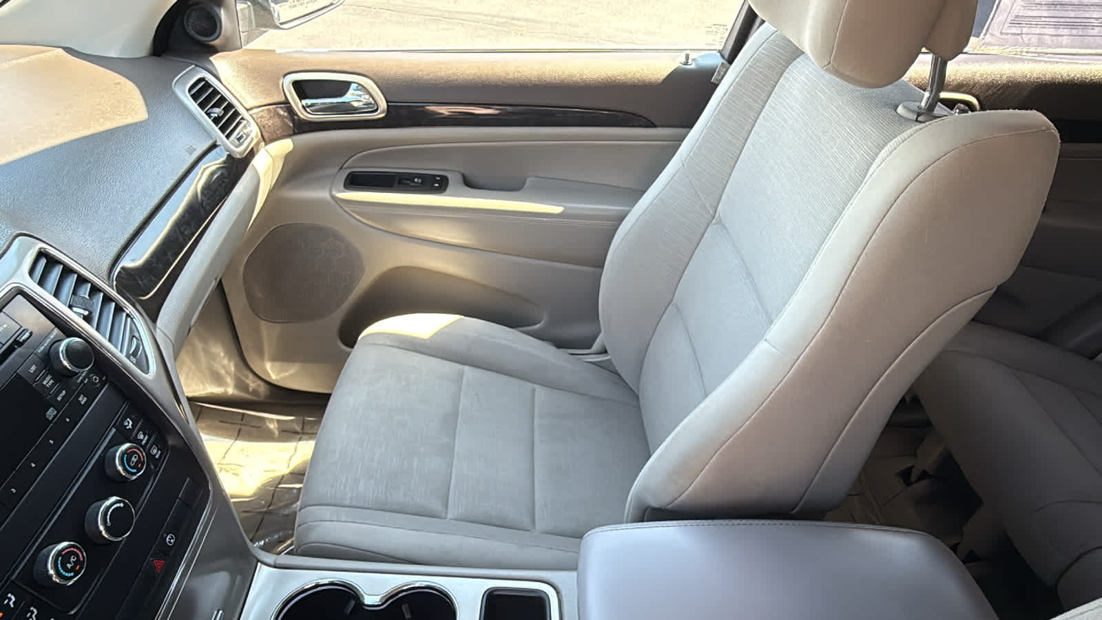 Thumbnail: 2013 Jeep Grand Cherokee - 12