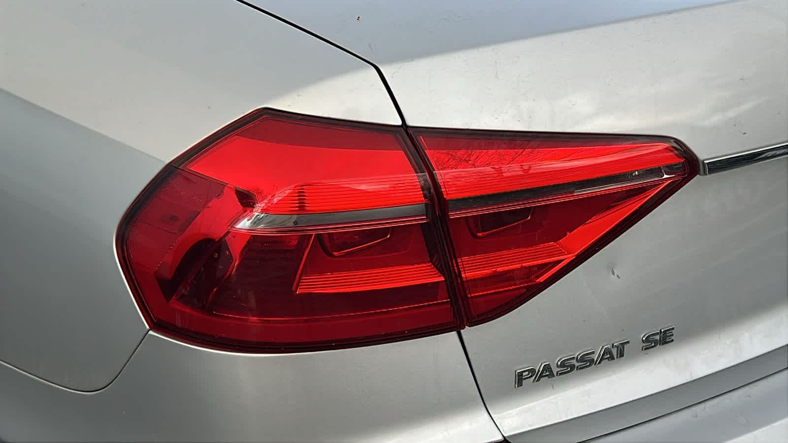 Thumbnail: 2016 Volkswagen Passat - 16