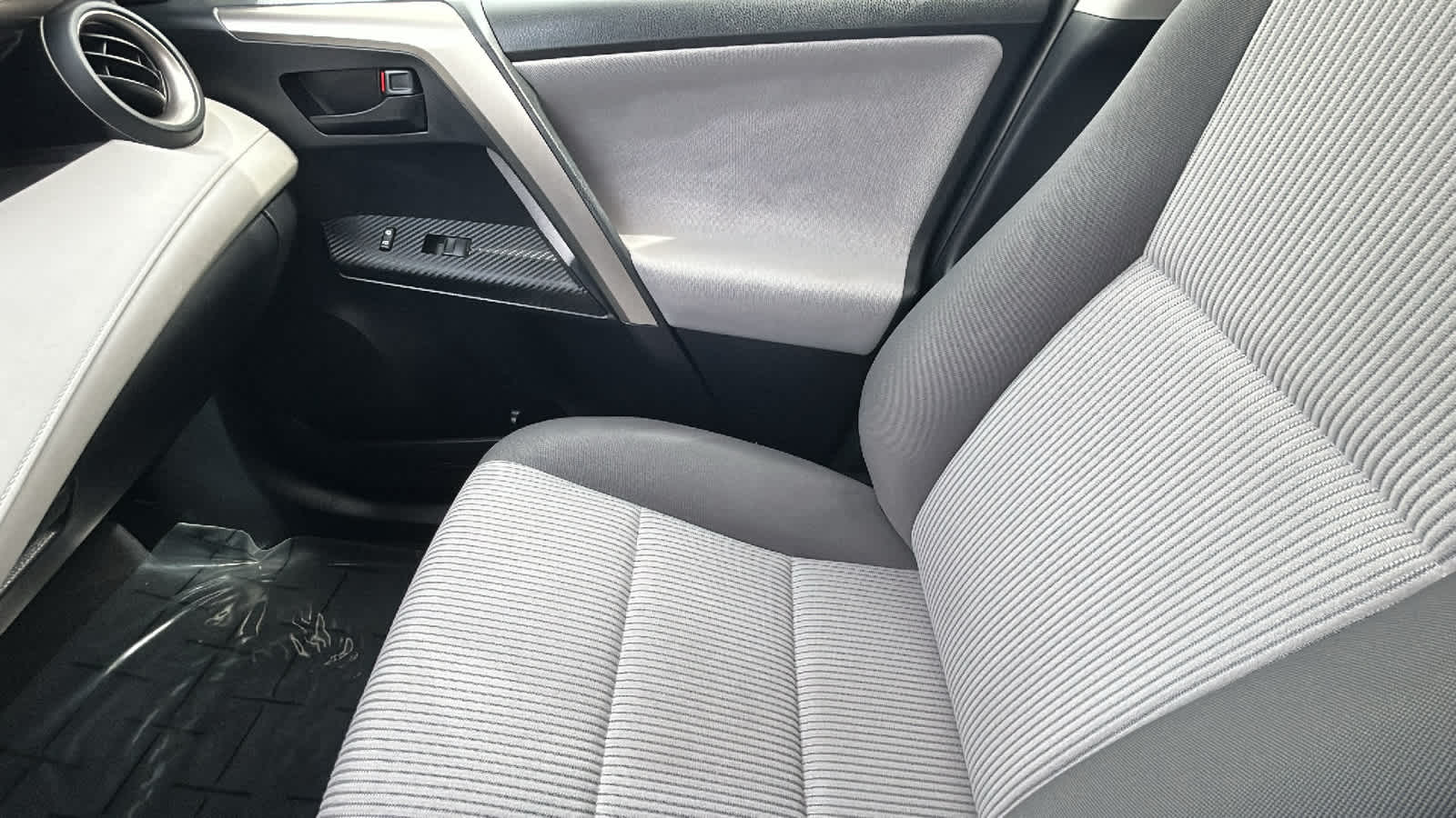 Thumbnail: 2014 Toyota RAV4 - 12