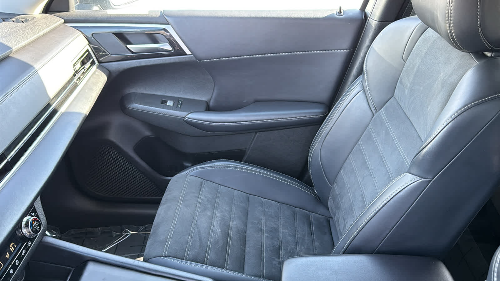 Thumbnail: 2024 Mitsubishi Outlander - 12