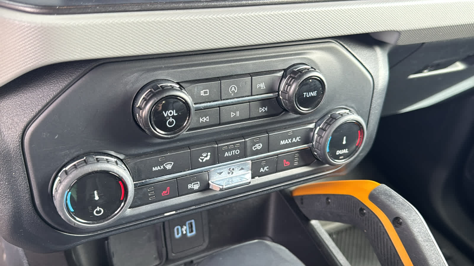 Thumbnail: 2022 Ford Bronco - 14