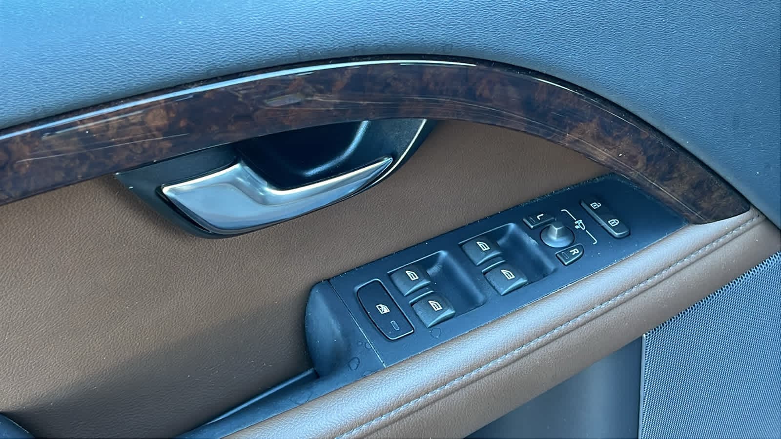 Thumbnail: 2016 Volvo XC70 - 8