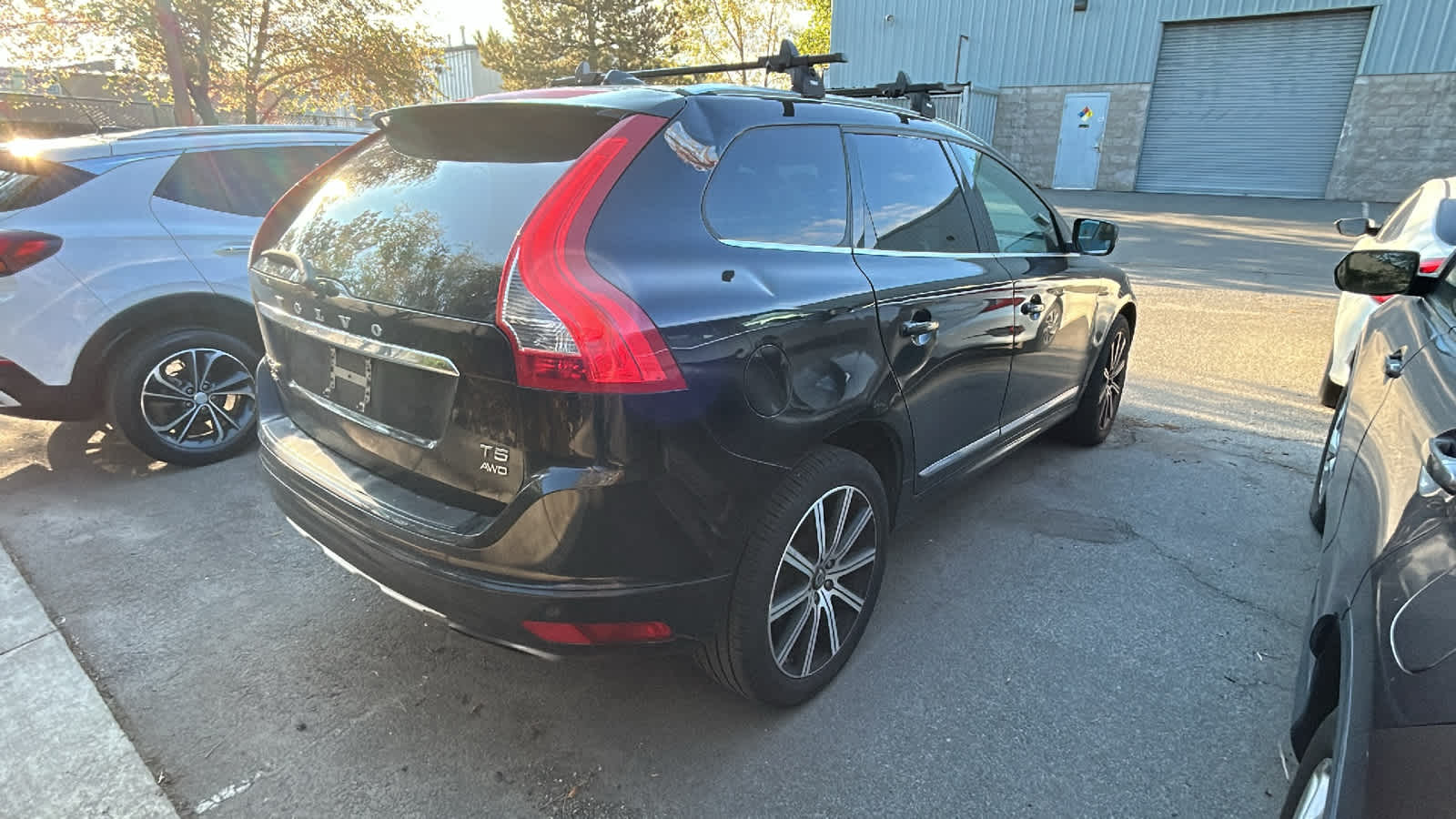 Thumbnail: 2015 Volvo XC60 - 15
