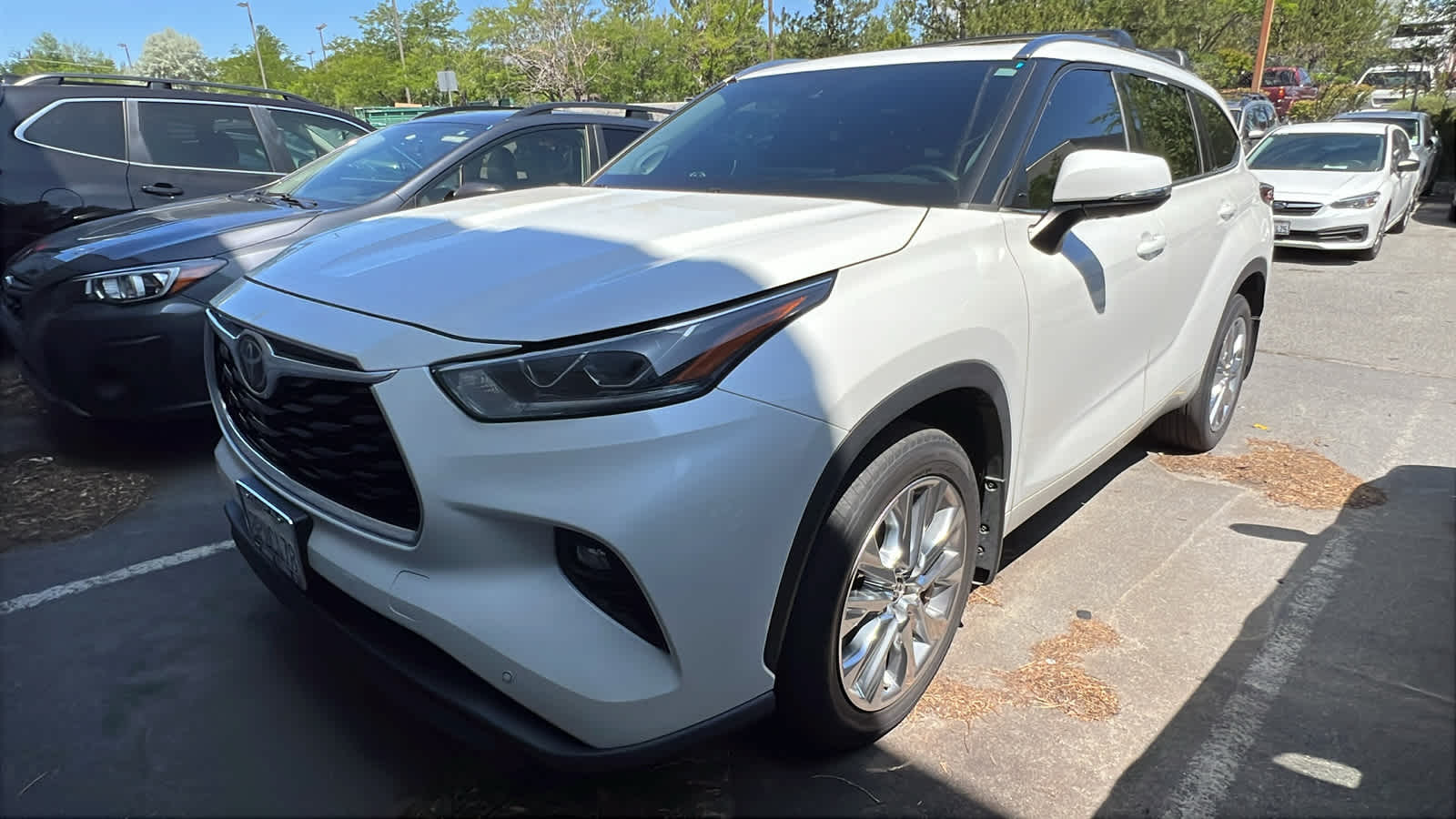 2020 Toyota Highlander Limited Hero Image