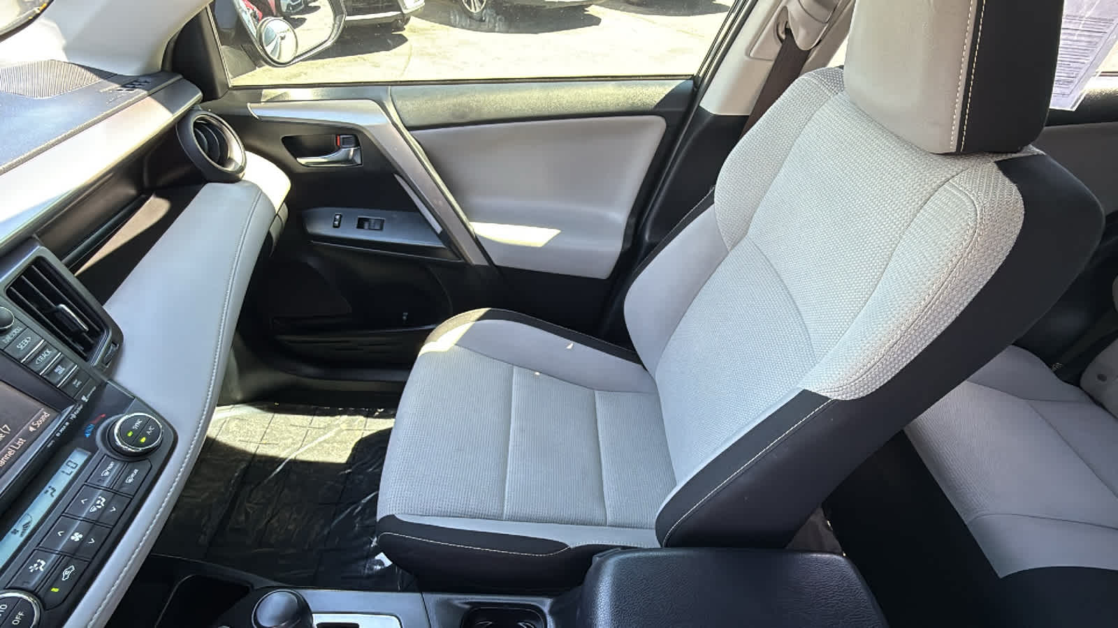 Thumbnail: 2017 Toyota RAV4 - 12