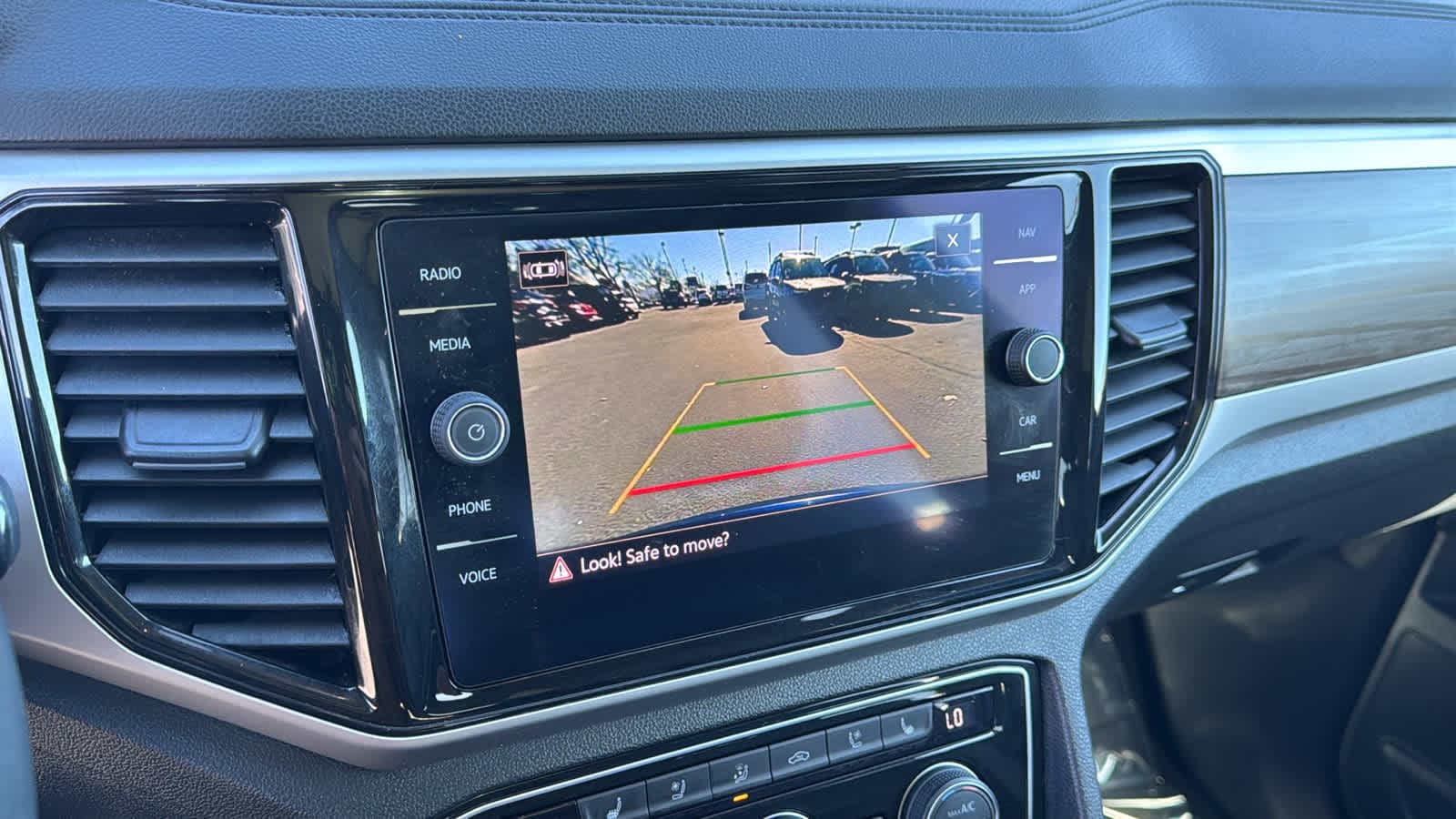 Thumbnail: 2021 Volkswagen Atlas - 16