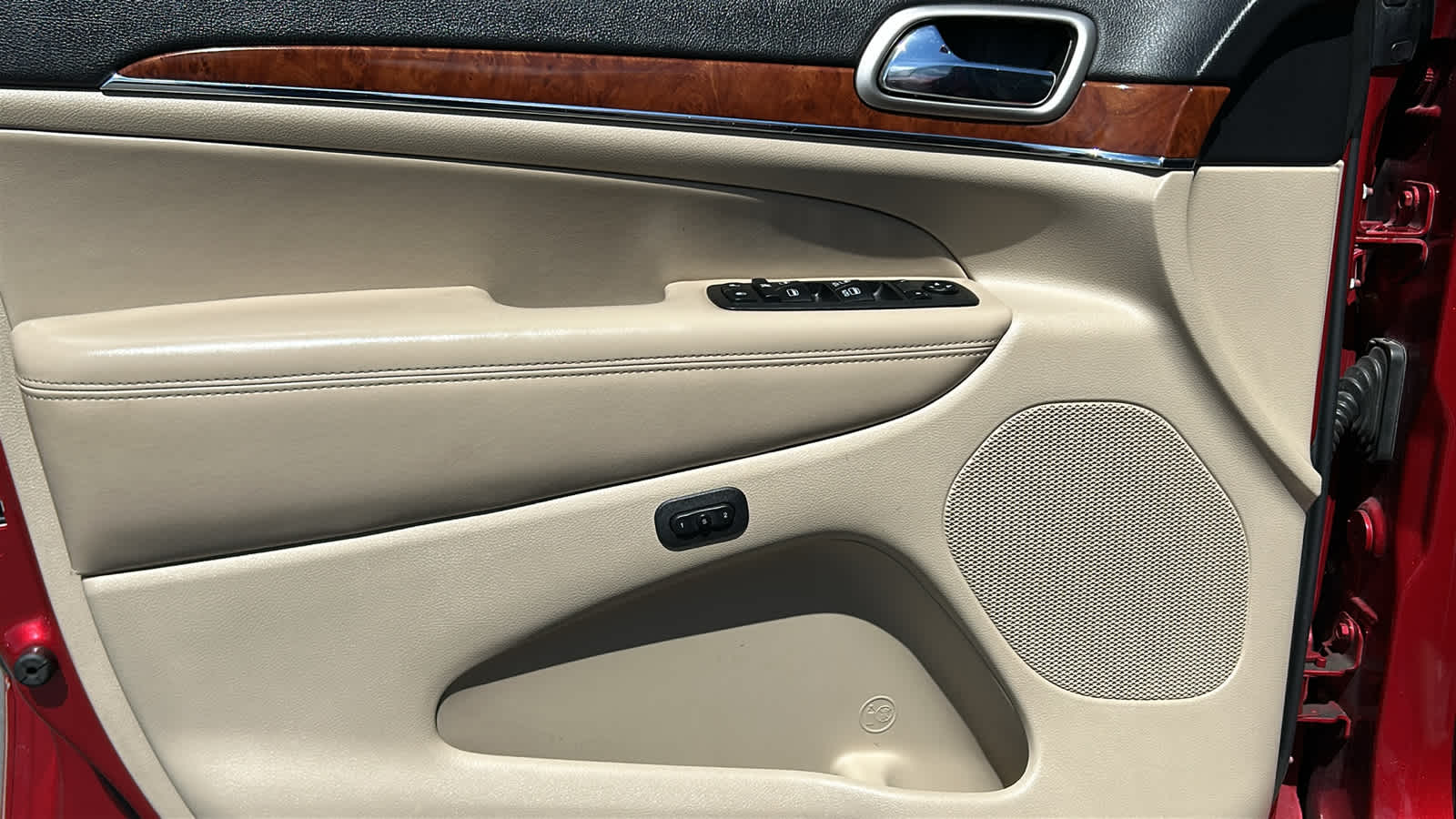 Thumbnail: 2011 Jeep Grand Cherokee - 23