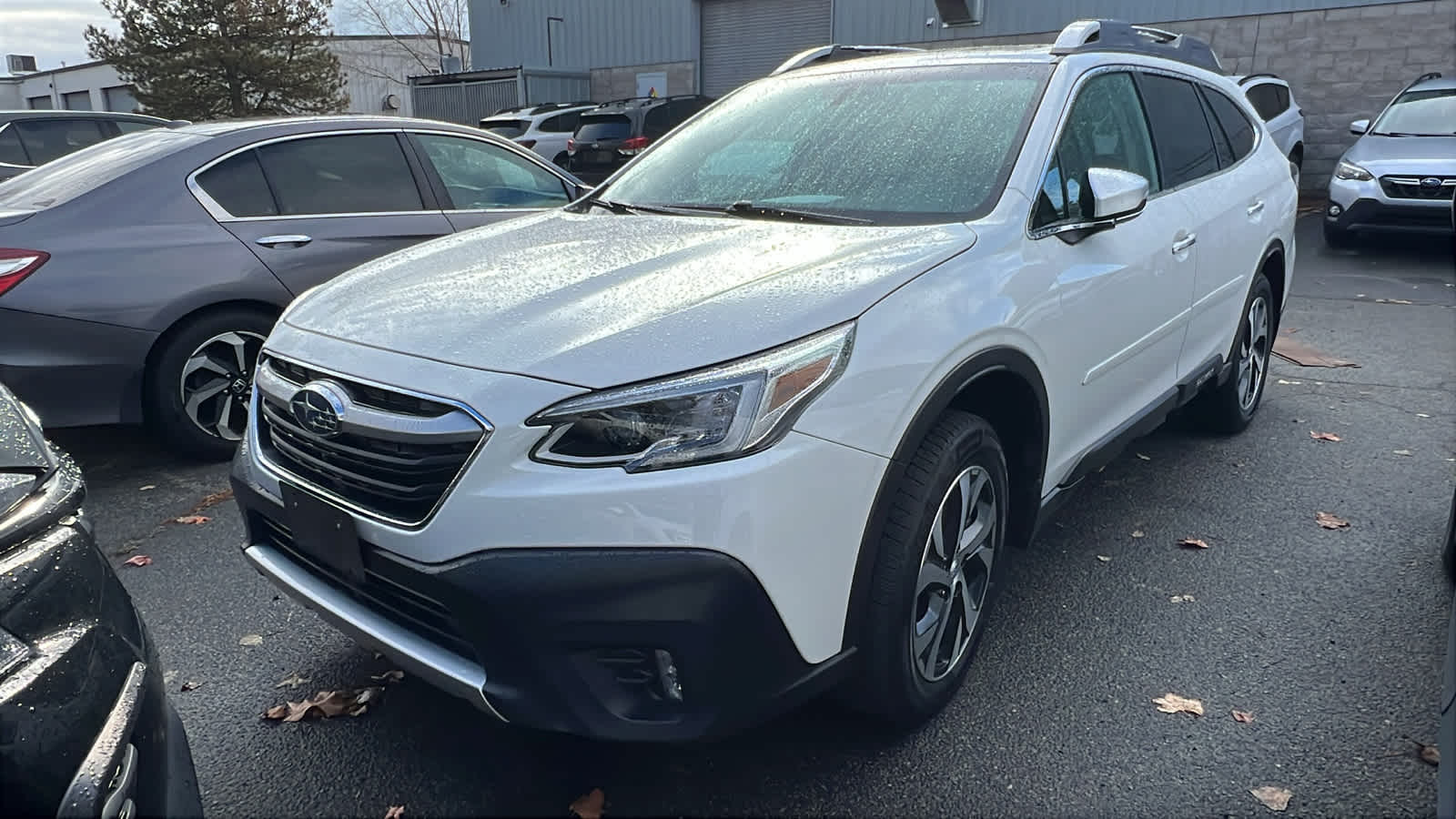 2020 Subaru Outback Touring's photo