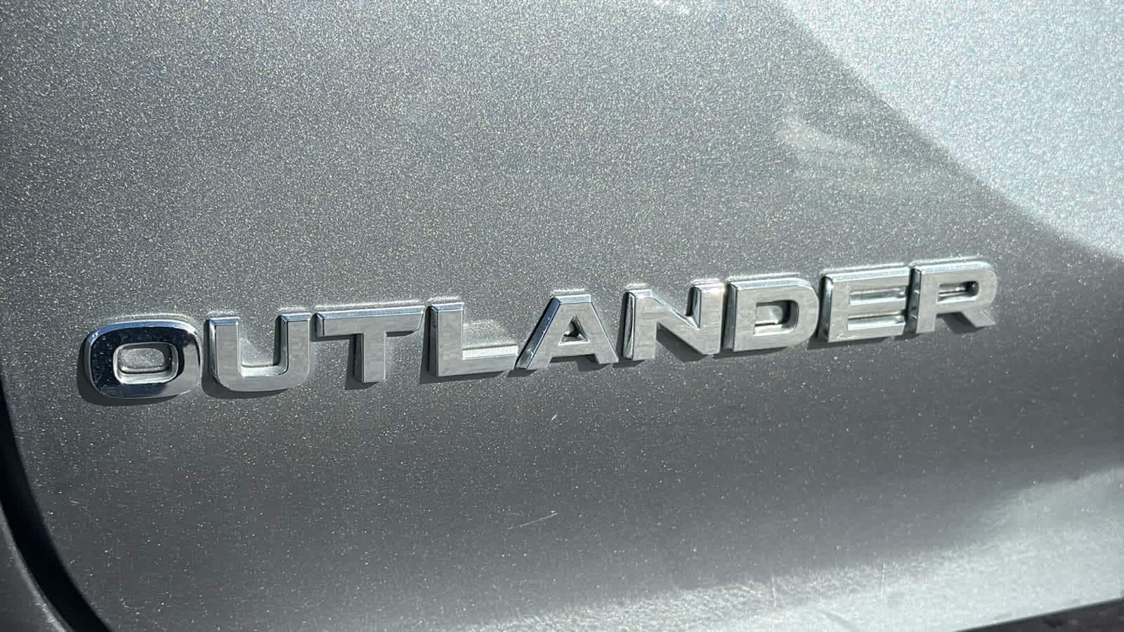 Thumbnail: 2024 Mitsubishi Outlander - 28