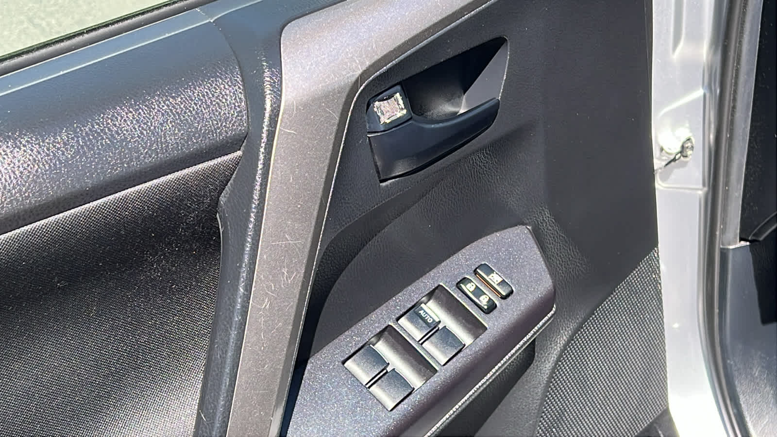 Thumbnail: 2018 Toyota RAV4 - 22