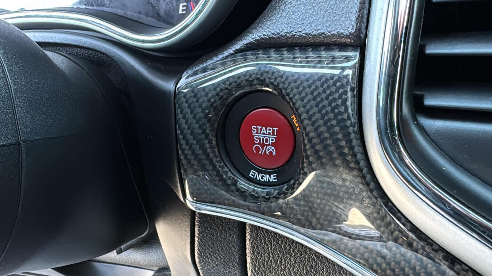 Thumbnail: 2014 Jeep Grand Cherokee - 17