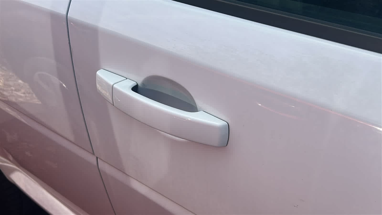 Thumbnail: 2014 Land Rover LR2 - 17