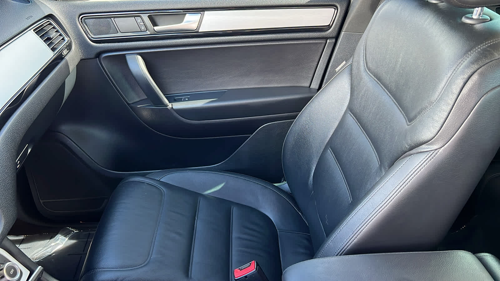 Thumbnail: 2014 Volkswagen Touareg - 12