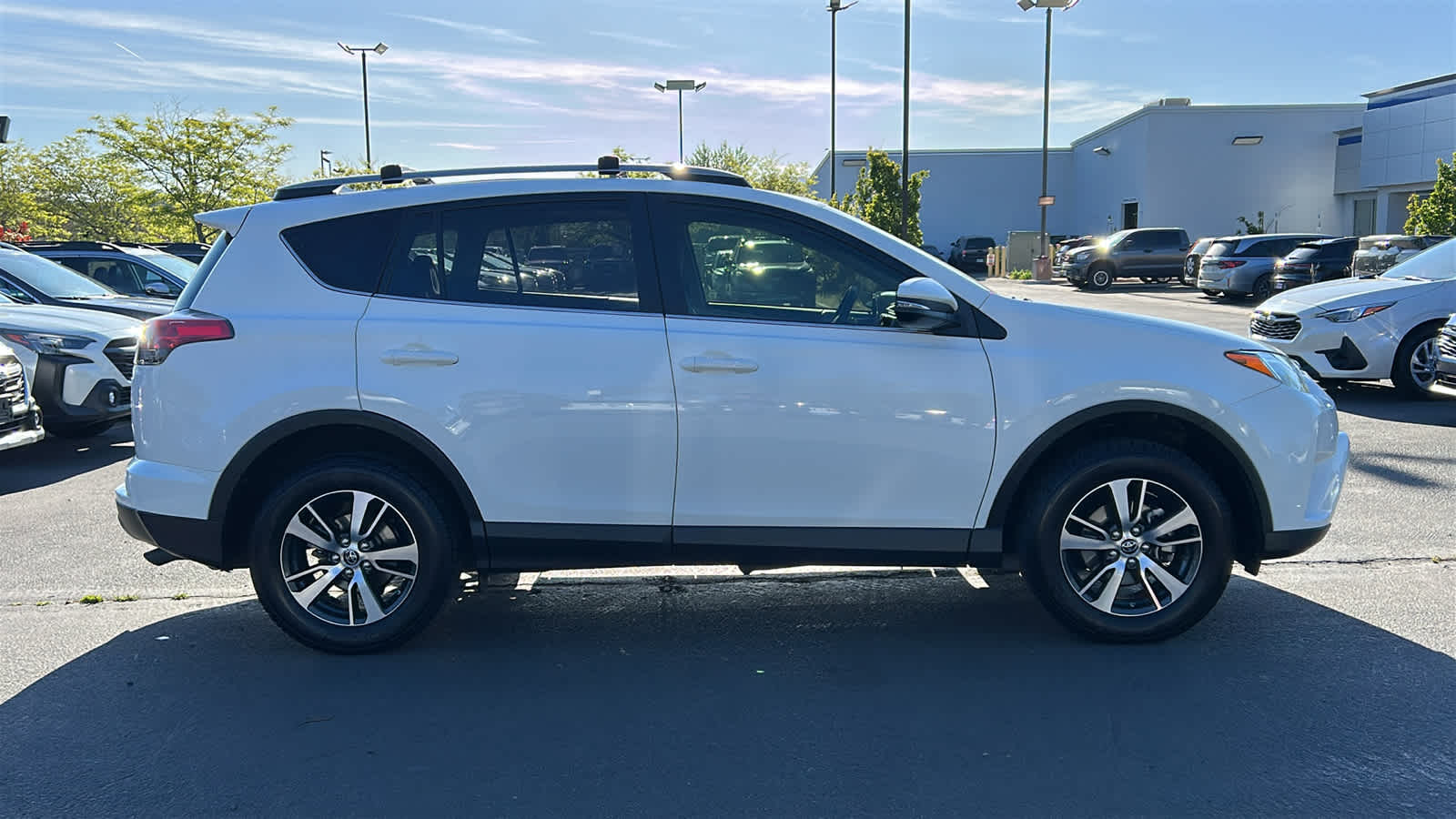 Thumbnail: 2017 Toyota RAV4 - 3