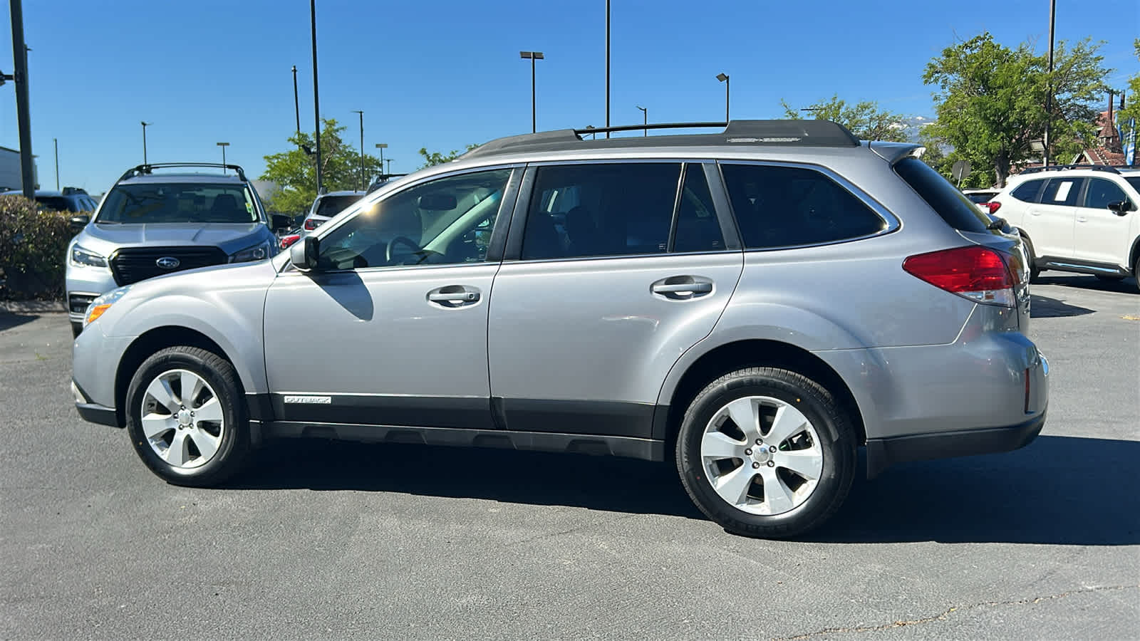 Thumbnail: 2010 Subaru Outback - 8