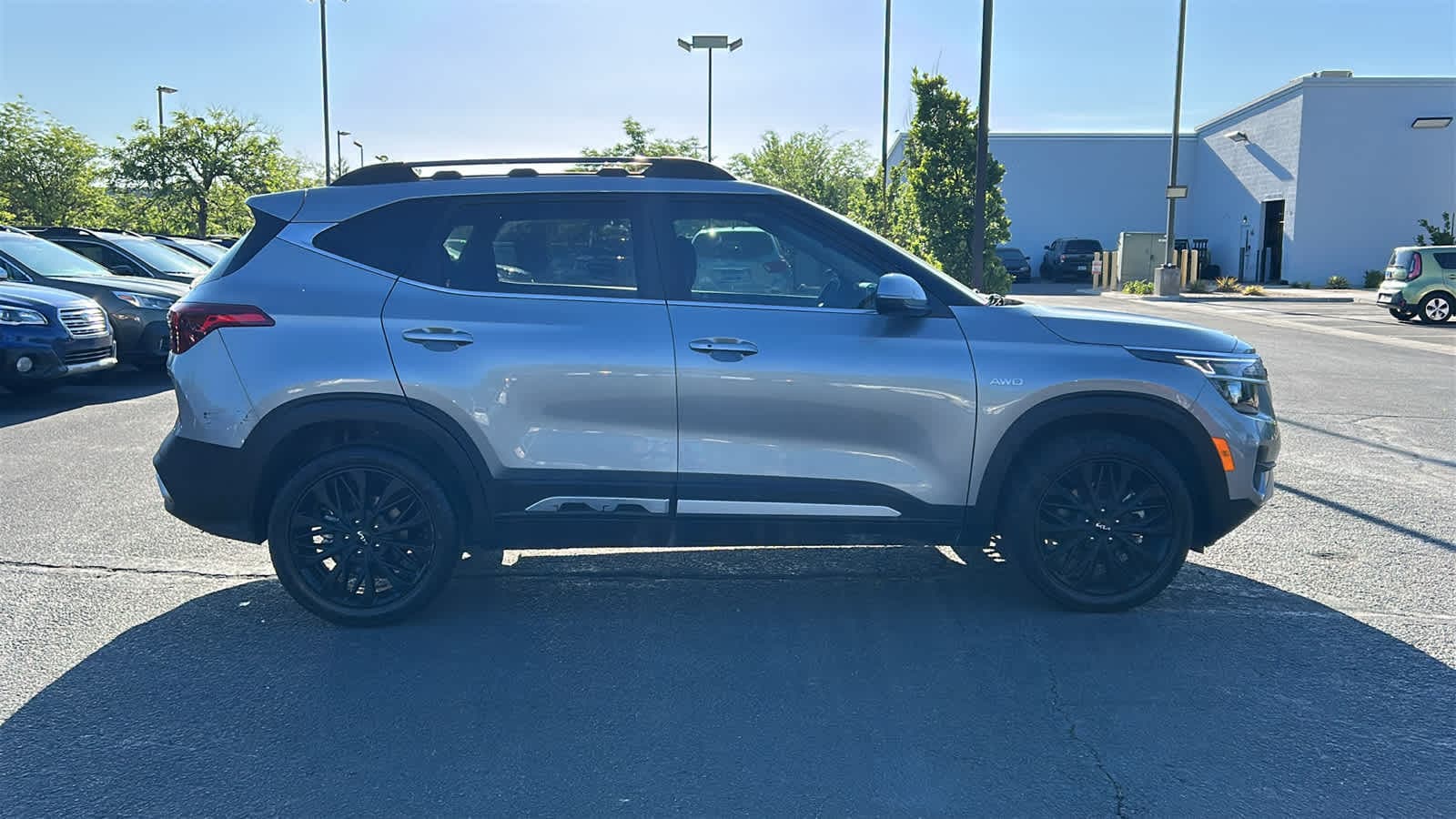Thumbnail: 2023 Kia Seltos - 4