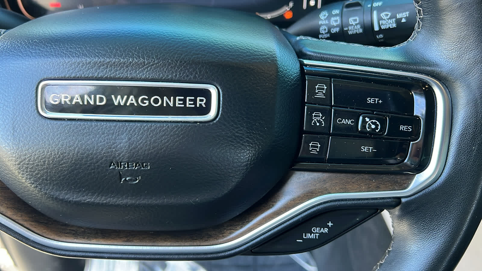 Thumbnail: 2022 Jeep Grand Wagoneer - 20