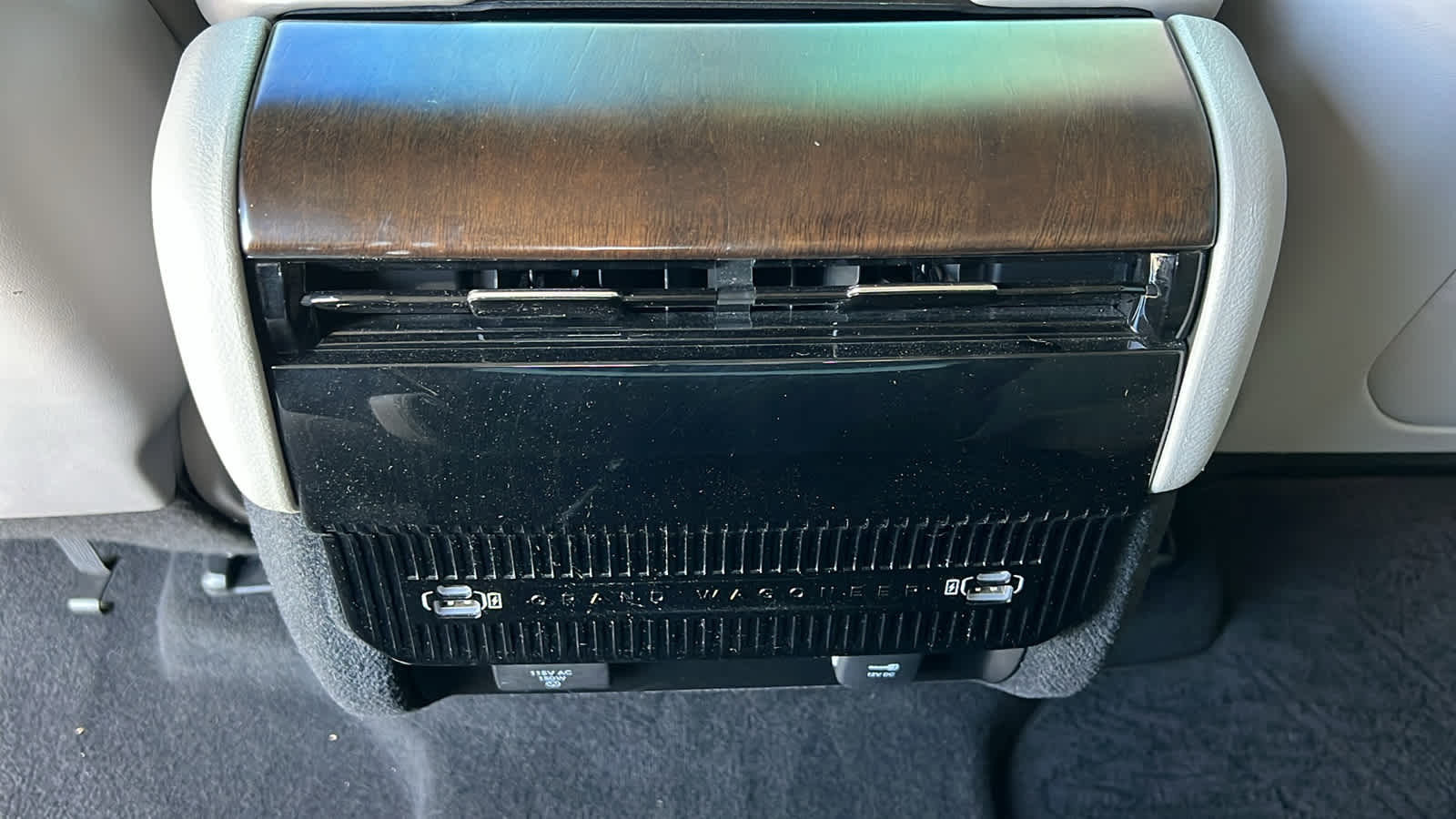 Thumbnail: 2022 Jeep Grand Wagoneer - 25