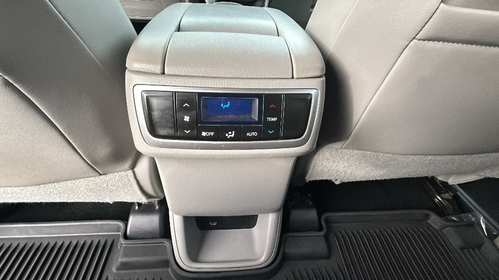 Thumbnail: 2018 Toyota Highlander - 25