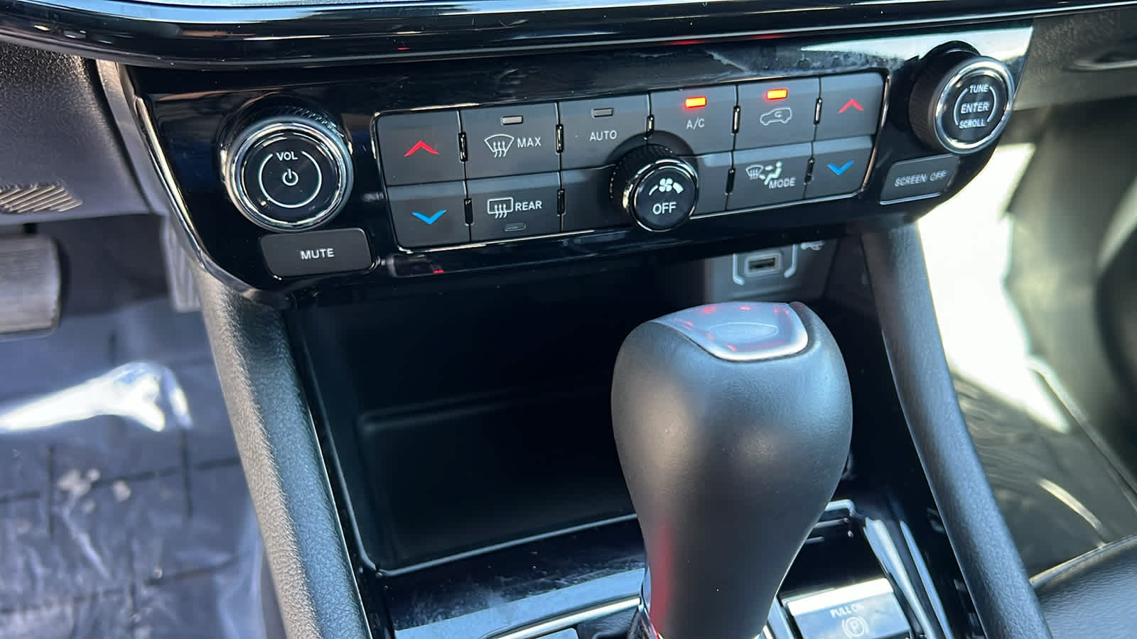 Thumbnail: 2024 Jeep Compass - 14